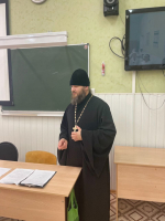 Студенты медицинского колледжа встретились со священнослужителем