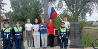 Акция от ЮИД и активистов школы «Я люблю родной флаг» - Отдел образования района
